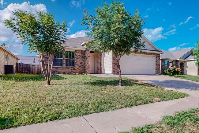 Building Photo - Move-In Ready! Welcome to Your Stylish Enc...