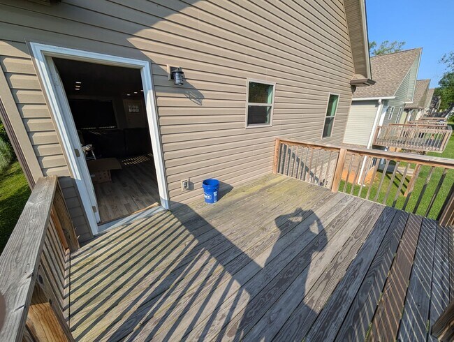 Building Photo - Beautiful home 3 minutes from ETSU!