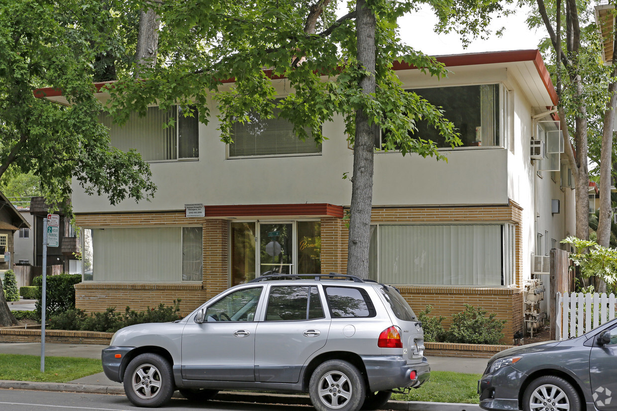 Building Photo - The Bermuda Apartments