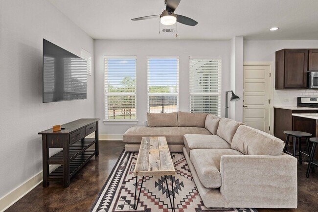 Foto del edificio - Modern condo, great location, fully Furnis...