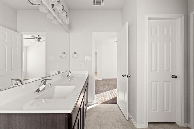 Foto del edificio - Beautiful 4bed/2 bath