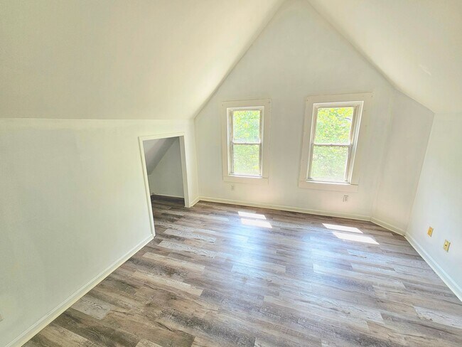 Building Photo - Spacious Multi-Family Apartments for Rent ...