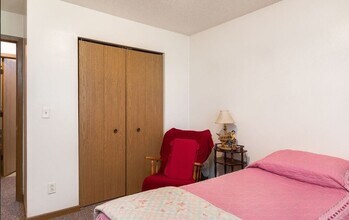 Building Photo - 918 E 17th St