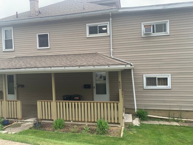 Building Photo - 600 Sellers Ave