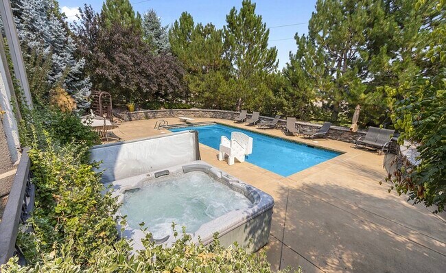 Privado y aislado - 502 Stardance Way
