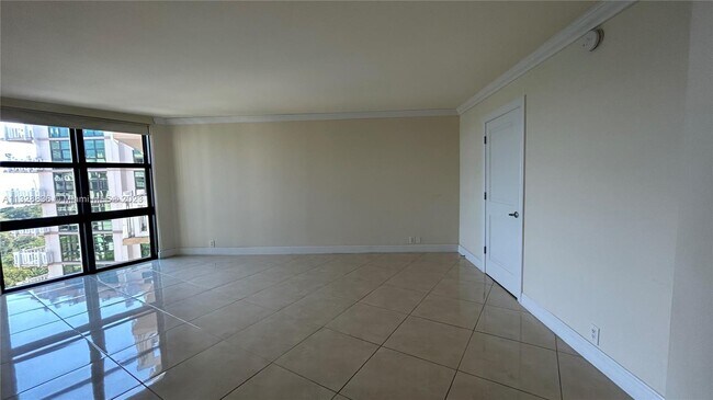 Foto del edificio - 1121 Crandon Blvd