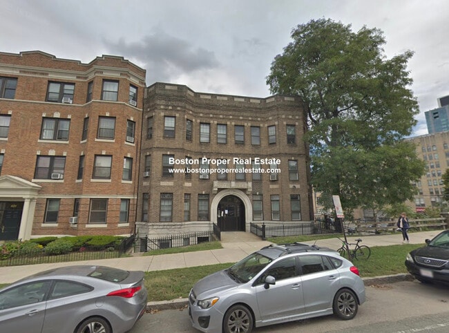 Building Photo - 447 Park Dr