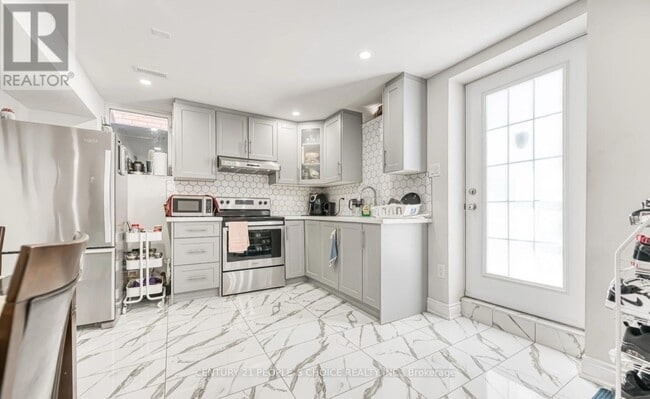 Building Photo - 33 Ezra Cres