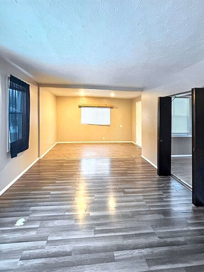Foto del edificio - Charming 3-Bedroom Home with Modern Comfor...