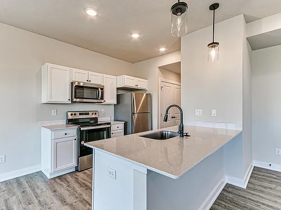 Foto del edificio - 6935 Bluebell Ct