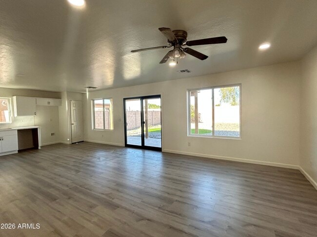 Building Photo - 10542 W Alvarado Rd