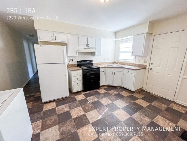 Building Photo - 2223 Winterberry Dr