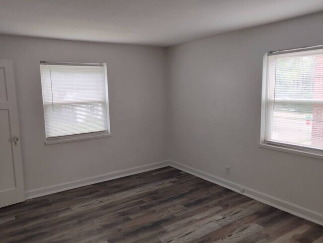 Building Photo - 238 E Beechwood Ave
