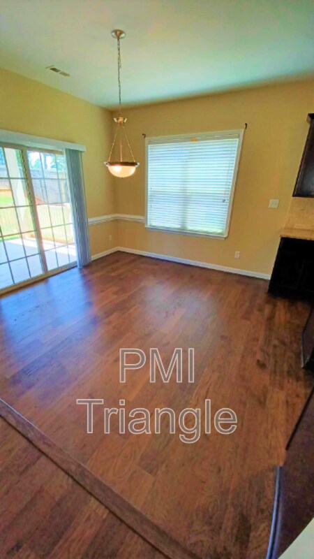 Building Photo - 824 Ronald Reagan Drive