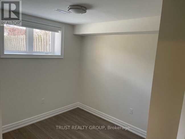 Building Photo - 129 Coleridge Ave