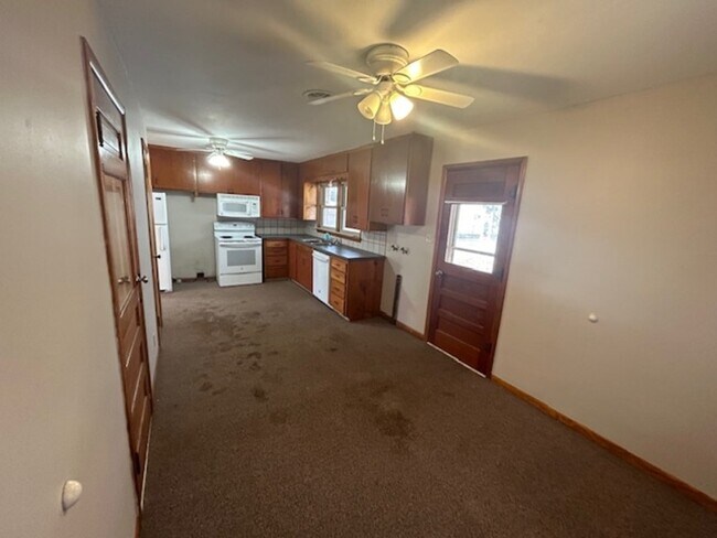 Foto del edificio - 77 Faircrest Dr