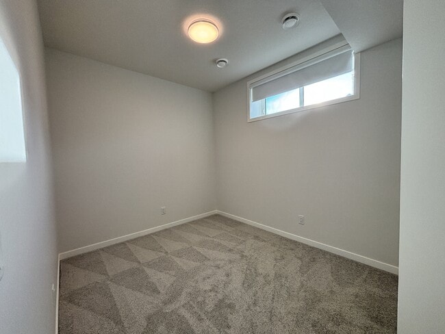 Building Photo - 45 Creekview Mnr SW