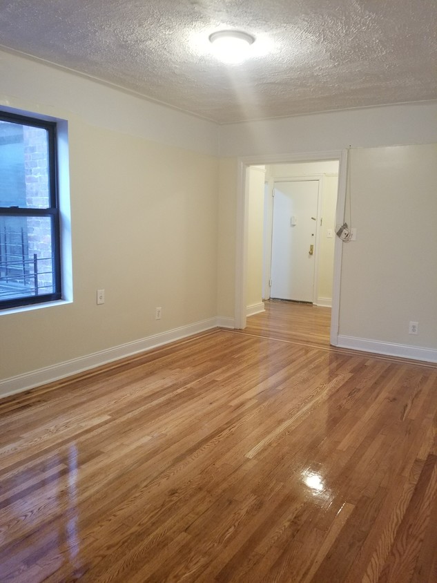 Primary Photo - 1462 Taylor Ave