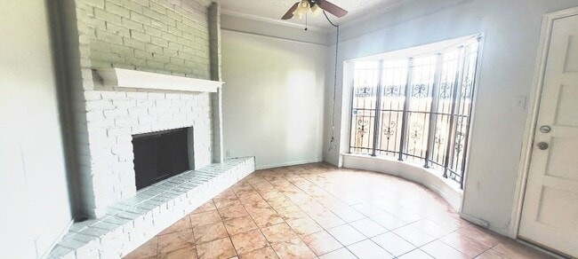 Building Photo - 7700 Creekbend Dr