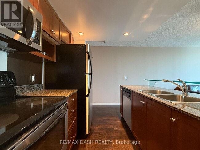Building Photo - 208 Queens Quay W