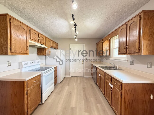 Building Photo - 103 Cedar Tree Ln