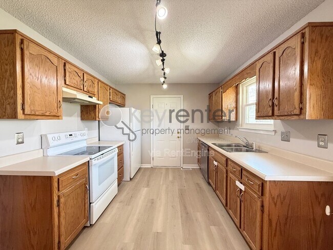 Foto del edificio - 103 Cedar Tree Ln