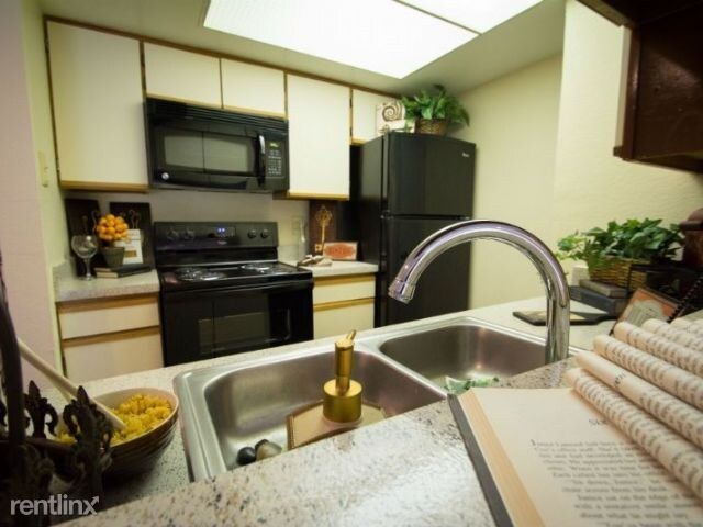 Primary Photo - 6216 Hulen Bend Cir