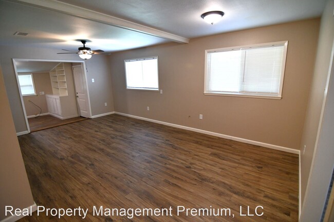 Building Photo - 3 br, 1.5 bath House - 3454 Harrison St