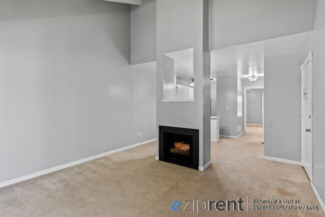 Building Photo - 2730 Oak Rd