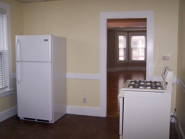 Building Photo - 37 Coburn St