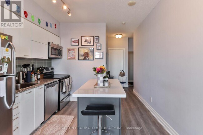 Photo du bâtiment - 38 Joe Shuster Way