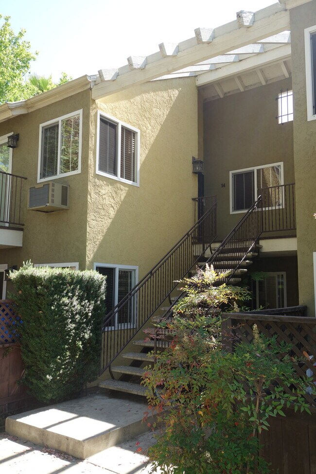 Building Photo - 1145 Helix St