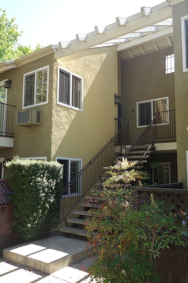 Building Photo - 1145 Helix St