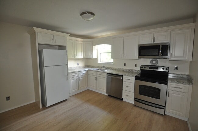 Building Photo - 2 Fairfield Ave