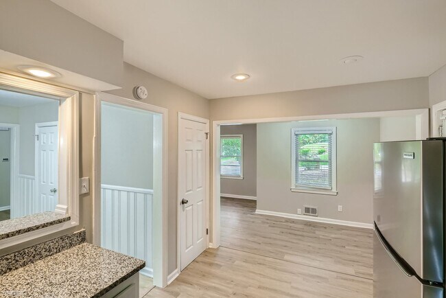 Building Photo - 3 br, 2 bath House - 1896 Wee Kirk Rd SE
