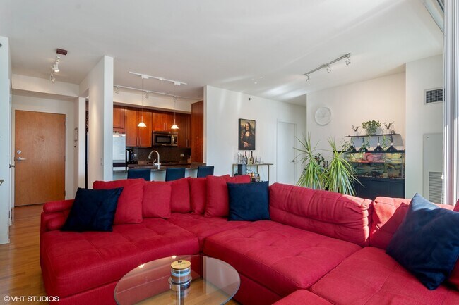 Building Photo - 505 N McClurg Ct