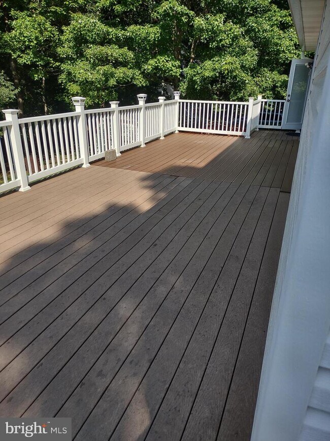 Building Photo - 351 Skyview Dr
