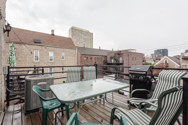Building Photo - 3 bedroom in Chicago IL 60642