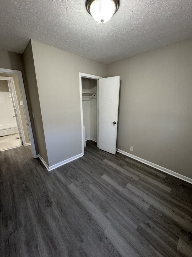 Foto del edificio - 120 Woodland Dr