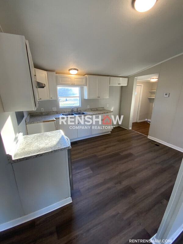 Building Photo - 122 N West St