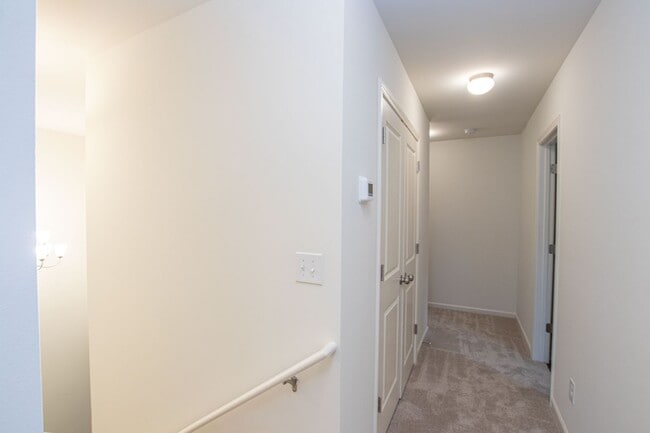 Building Photo - BEAUTIFUL 3 Bedroom in Midland Available O...