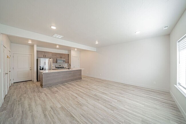 Building Photo - Beautiful 3-Bedroom Townhome in Summerfield Community – Resort-Style Amenities!