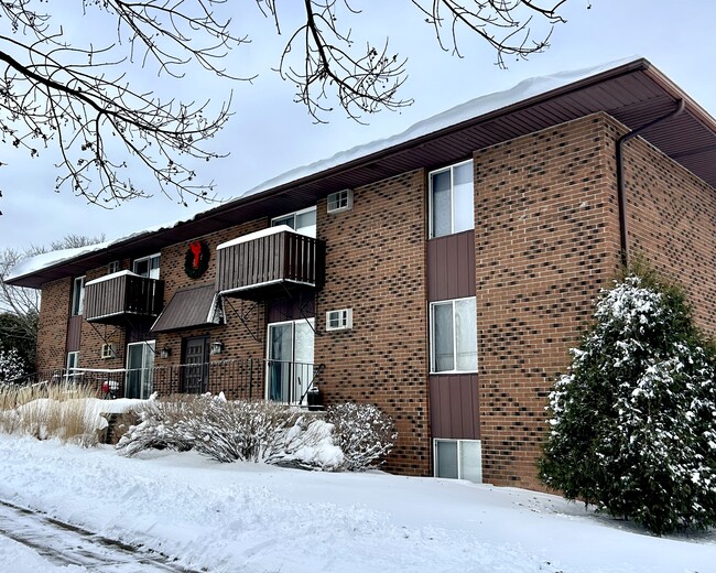 Building Photo - 1614 E Harding Dr