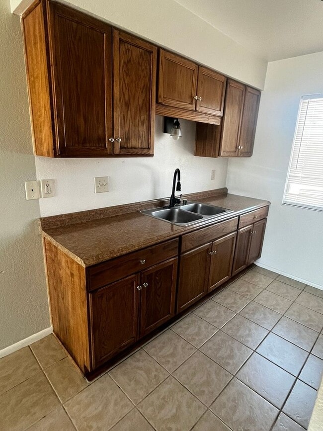 Building Photo - 90 Mariposa Dr