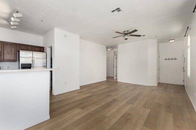 Foto del edificio - 2150 E Bell Rd