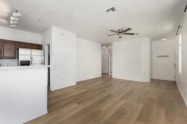 Building Photo - 2150 E Bell Rd