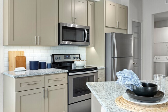 Foto del edificio - z-121625-Cortland Red Mountain