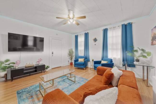 Building Photo - 21 Lord Ave