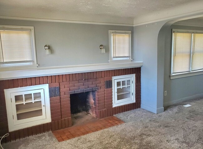 Building Photo - Charming 2BR/3BA Bungalow - Nevada-Lidgerw...