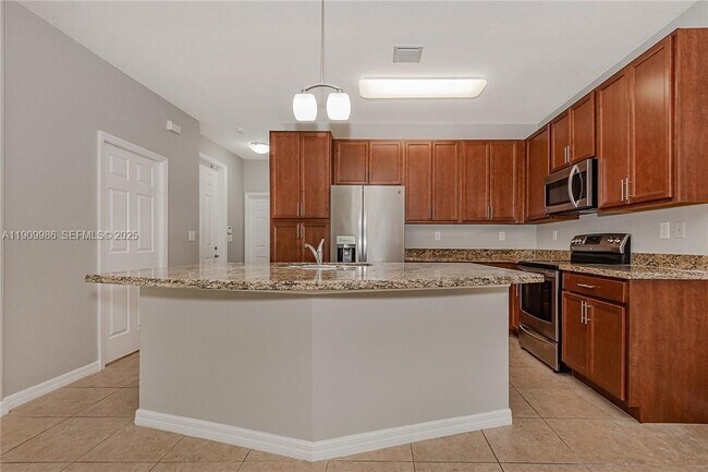 Foto del edificio - 6321 S Station Square